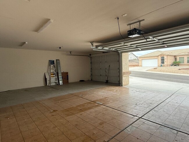 Building Photo - Beautifully Landscaped Home in Desert Foothills