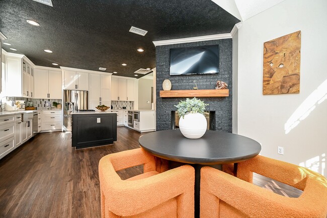 Building Photo - 13606 Champions Centre Dr