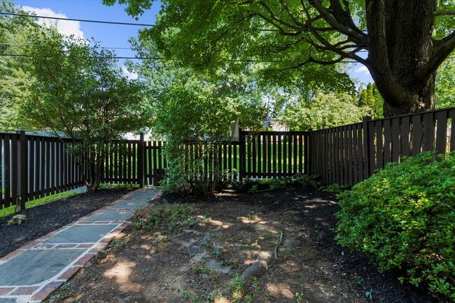 Building Photo - 218 Blenheim Rd