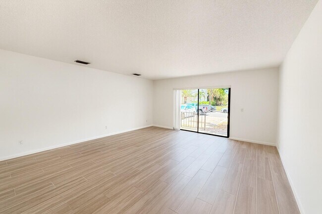 Building Photo - 125 S Palmway