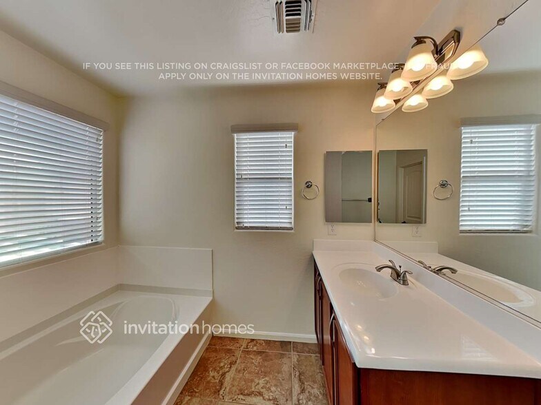 Building Photo - 3365 E Constitution Dr