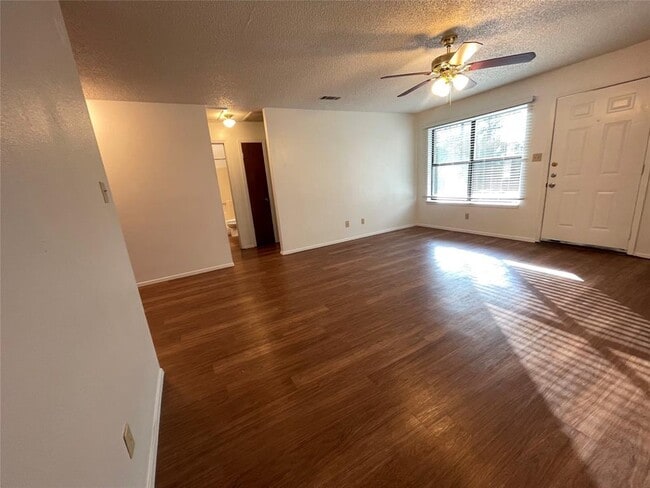 Building Photo - 1925 Castle Gate Cir