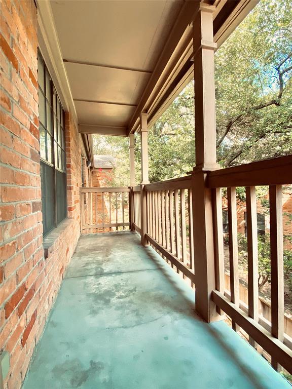 Building Photo - 2255 Braeswood Park Dr
