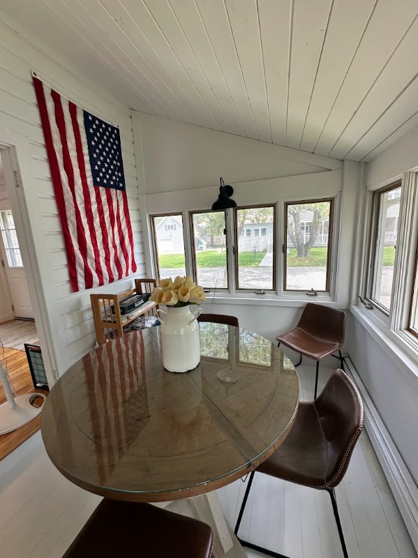 Building Photo - 11 Lower Beach Rd