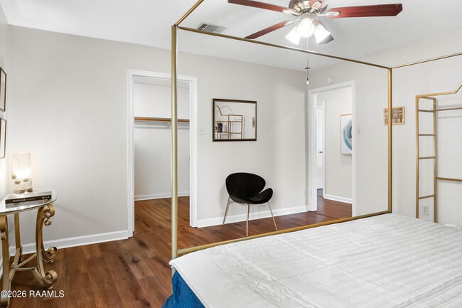 Building Photo - 401 Pinto St