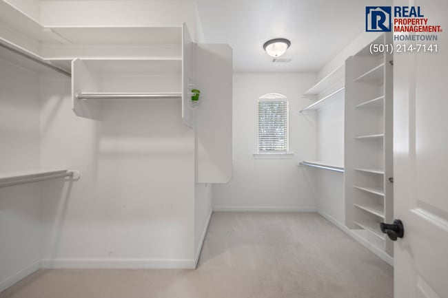 Building Photo - 4040 Robinwood Cir
