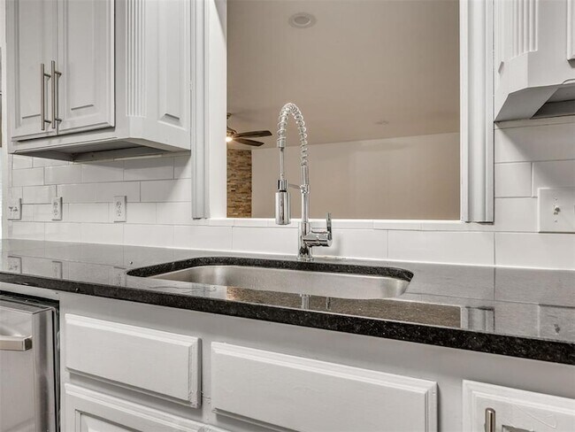 Building Photo - 6312 Overcourt Manor