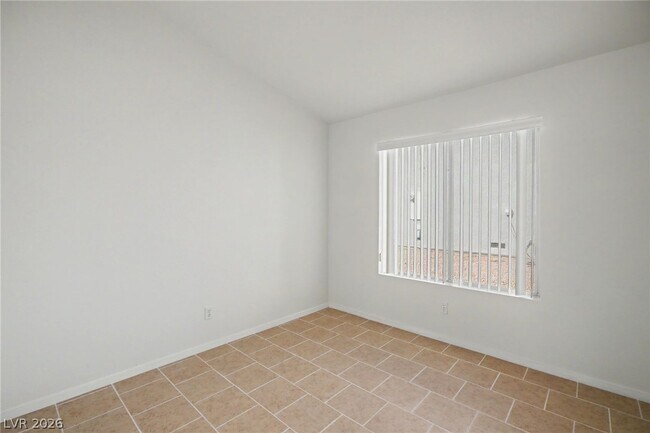 Building Photo - 2054 Cardigan Ave