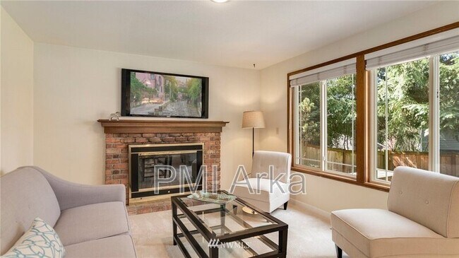 Building Photo - 23960 SE 42nd Pl