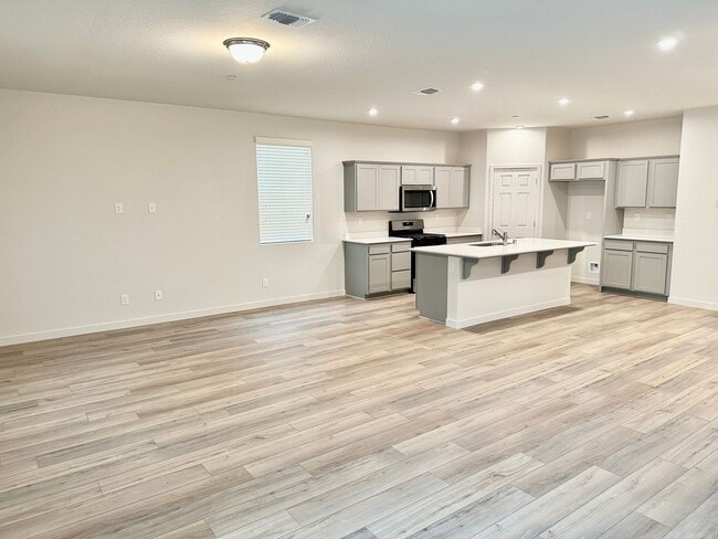 Building Photo - Lovely 3/2 Century Home In Madera