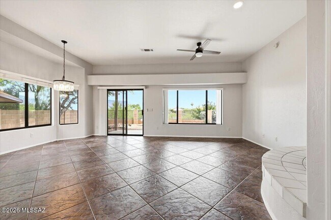 Building Photo - 10961 E Siskin Pl