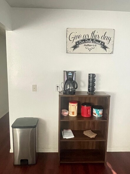 Building Photo - 7001 Sherwood Ave