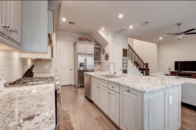 Building Photo - 155 Skybranch Dr