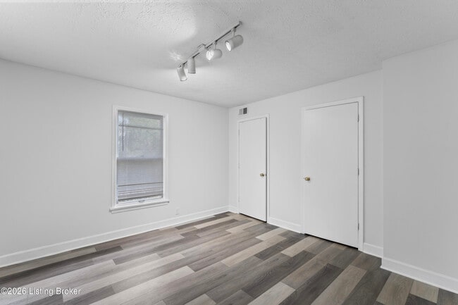 Building Photo - 10331 Shelbyville Rd