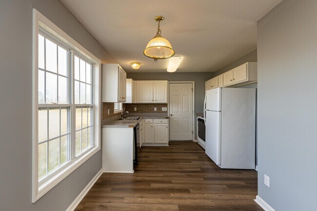 Building Photo - 204 Landmark Dr