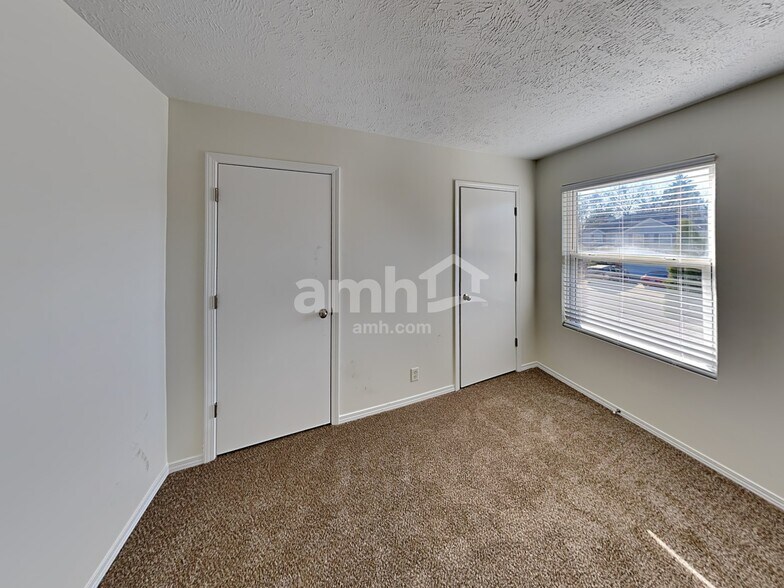 Building Photo - 1008 Montrose Dr