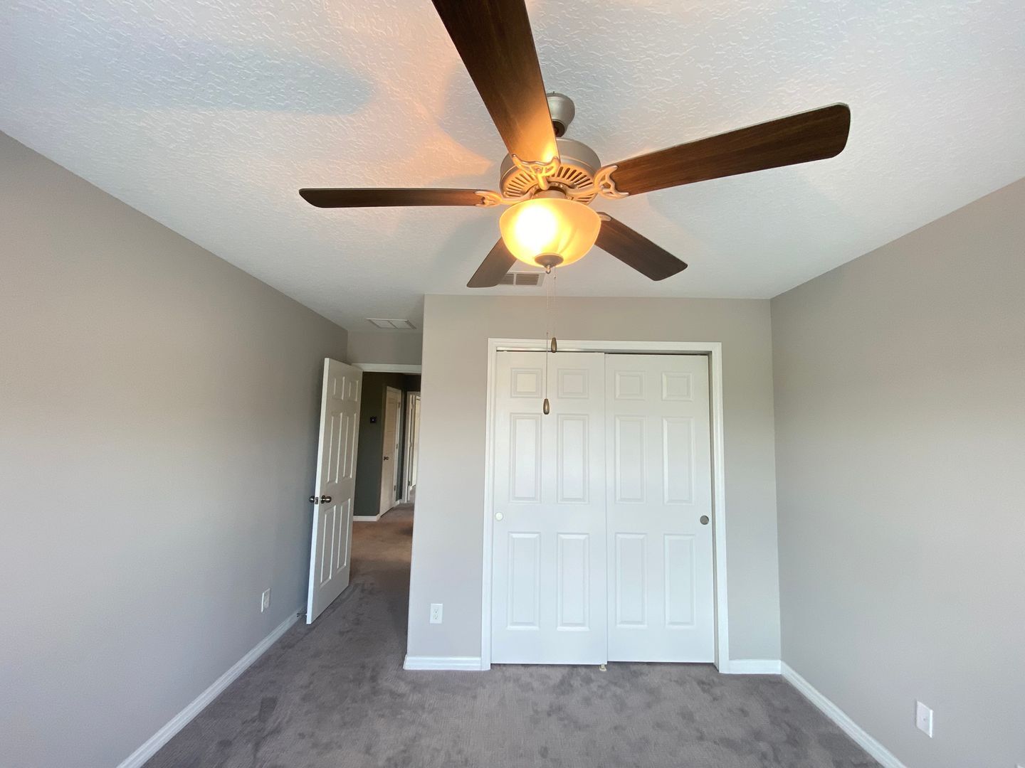 Building Photo - WINDERMERE TRAILS - 3BR/2.5BA PLUS DEN - W...