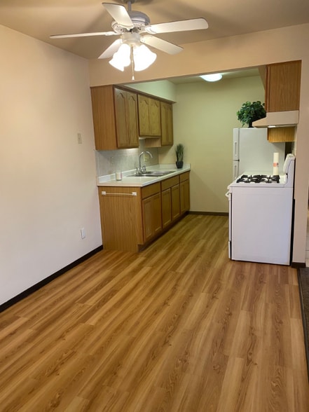 Building Photo - 6450 W Norwich Ave