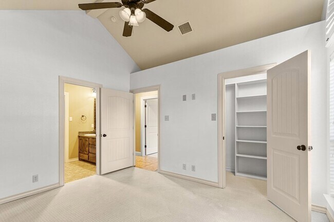 Building Photo - 5811 Oak Creek Drive