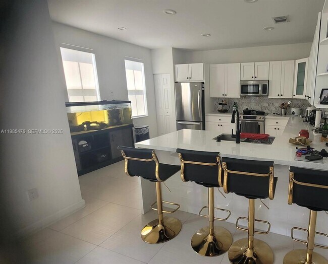 Building Photo - 7414 NW 107 Ct