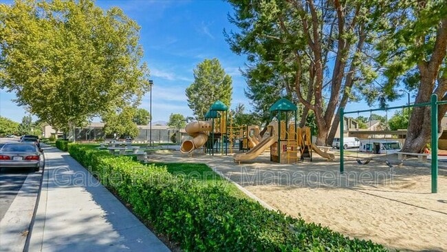 Building Photo - 24725 Sand Wedge Ln