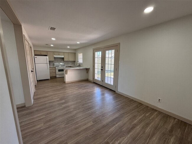 Building Photo - 7905 Farnsworth St