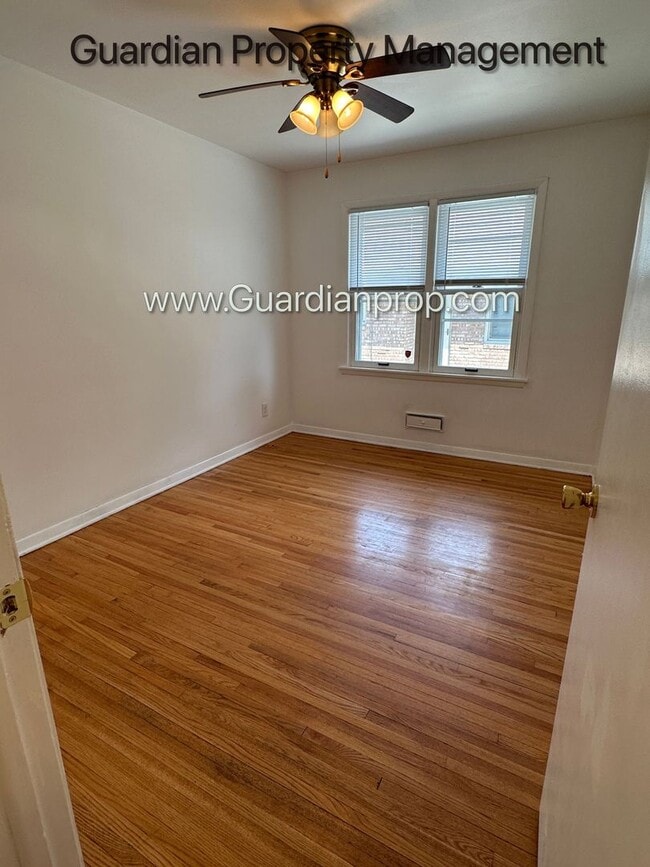Building Photo - Crosstown Side By Side, Washer/Dryer In Unit, 1 Garage Space, Hardwood Floors, Dishwasher