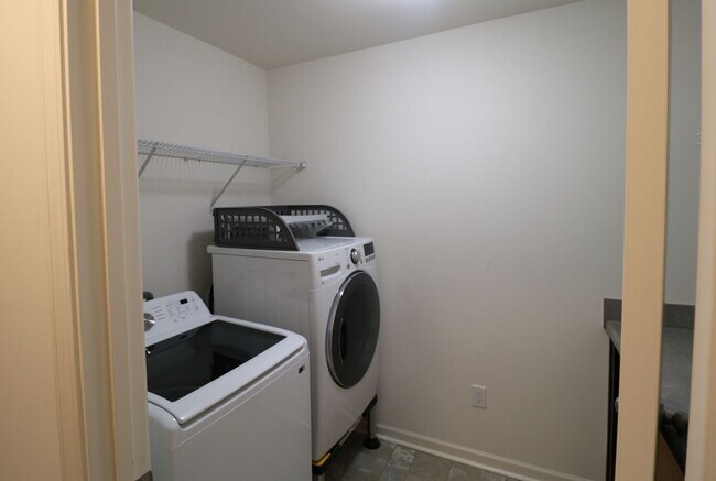 Building Photo - 4515 Wedge Dr