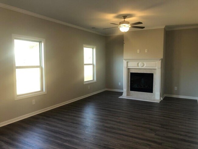 Building Photo - 221 Winterset Cir