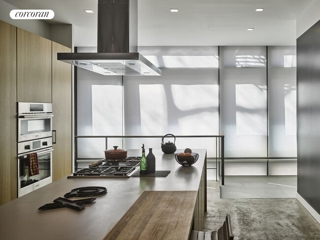 Building Photo - 21 Bleecker St