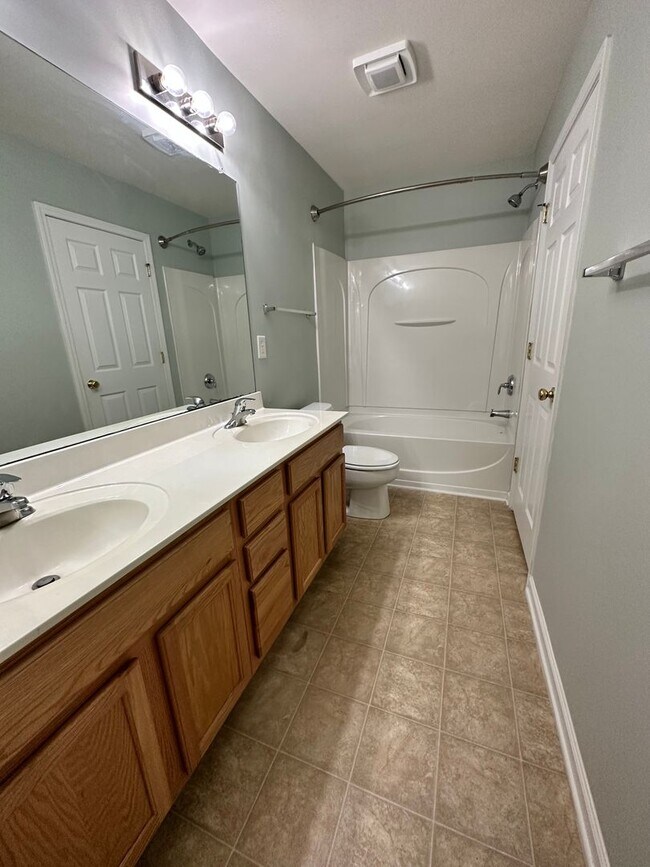 Building Photo - Exclusively Offered by Muse Realty Rentals...