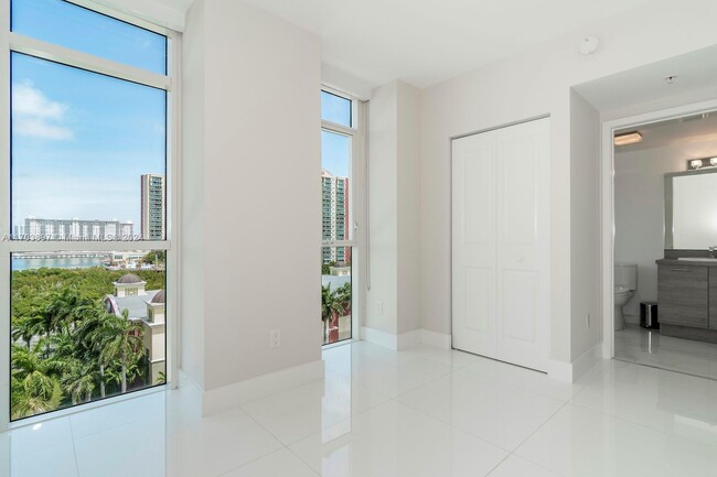 Building Photo - 400 Sunny Isles Blvd