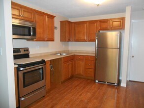 Building Photo - Londonderry Garden Condo- Available NOW!