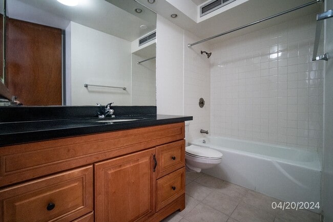 Building Photo - Clean 1BR/1BA/1PKG in Ala Wai Plaza Skyrise.