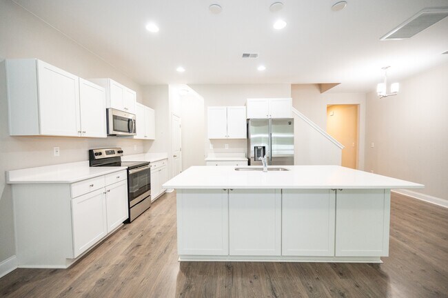 Building Photo - 7801 Montview Rd