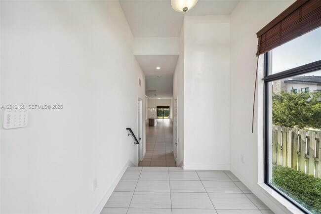 Building Photo - 7635 NW 103rd Pl