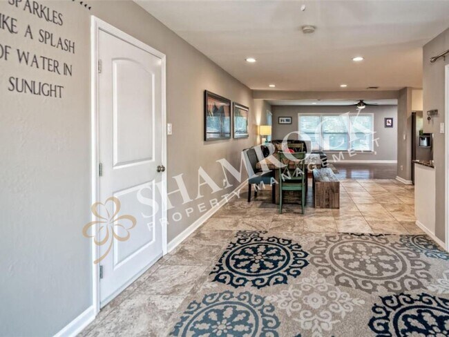 Building Photo - Beautifully Updated 3/2 Home in Prime Location