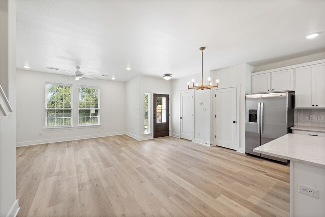 Building Photo - 518 Mercado St