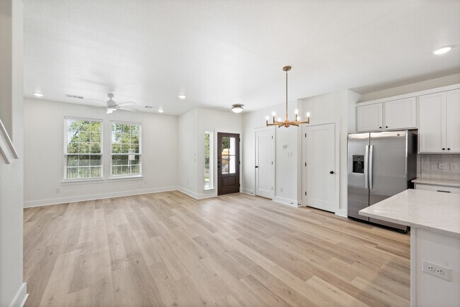 Building Photo - 5811 S 31st St