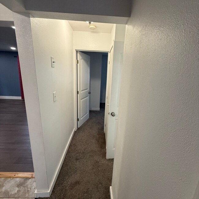 Building Photo - 3 bedroom 1 bath Bungalow with Large fenced in back yard available now.