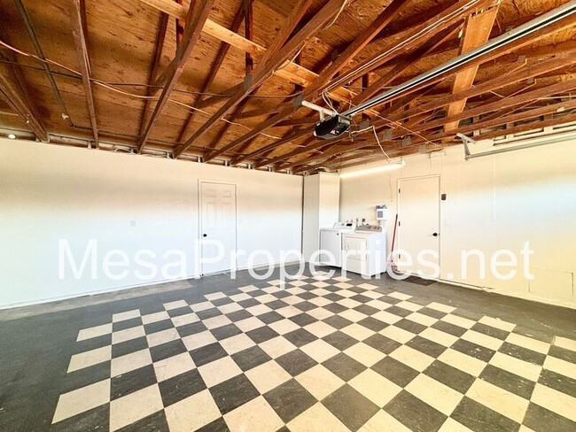 Building Photo - 7095 Lyons Ave