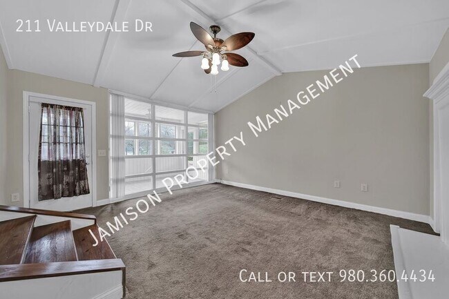 Building Photo - 211 Valleydale Dr