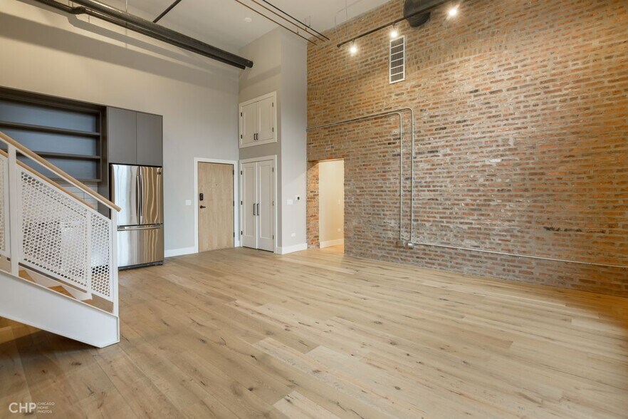 Building Photo - 729 N Sangamon St