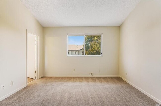 Building Photo - 7 Meridian Cir