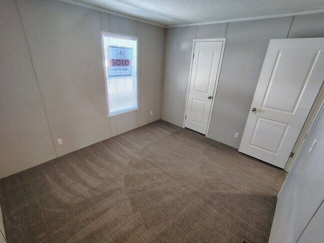 Building Photo - 5201 Chantelle Dr