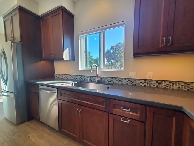 Building Photo - Nature Lover's Newer 1 bedroom single fami...