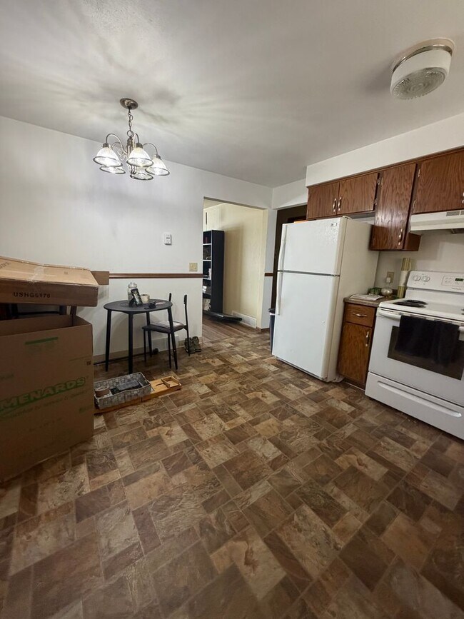 Building Photo - Midpark Duplex