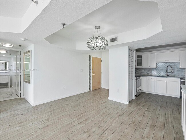 Building Photo - 9341 Collins Ave