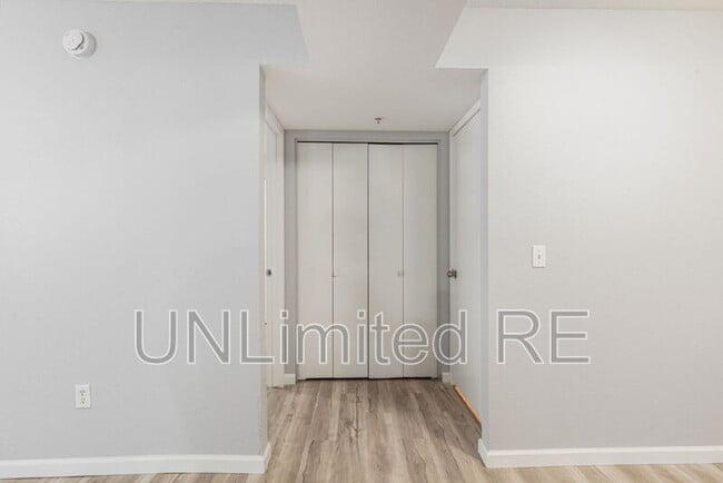 Building Photo - 1385 W University Ave