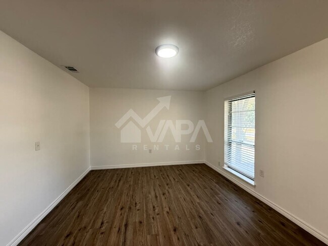 Building Photo - 4322 Las Cruces St